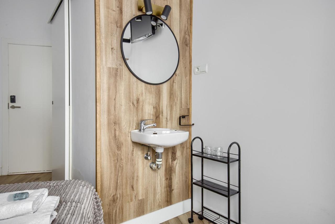 Hostal Besaya Madrid Dış mekan fotoğraf