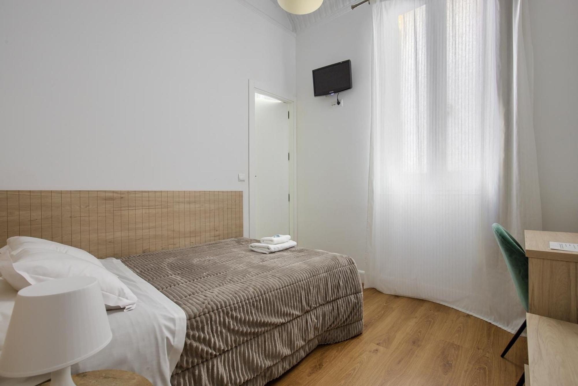 Hostal Besaya Madrid Dış mekan fotoğraf