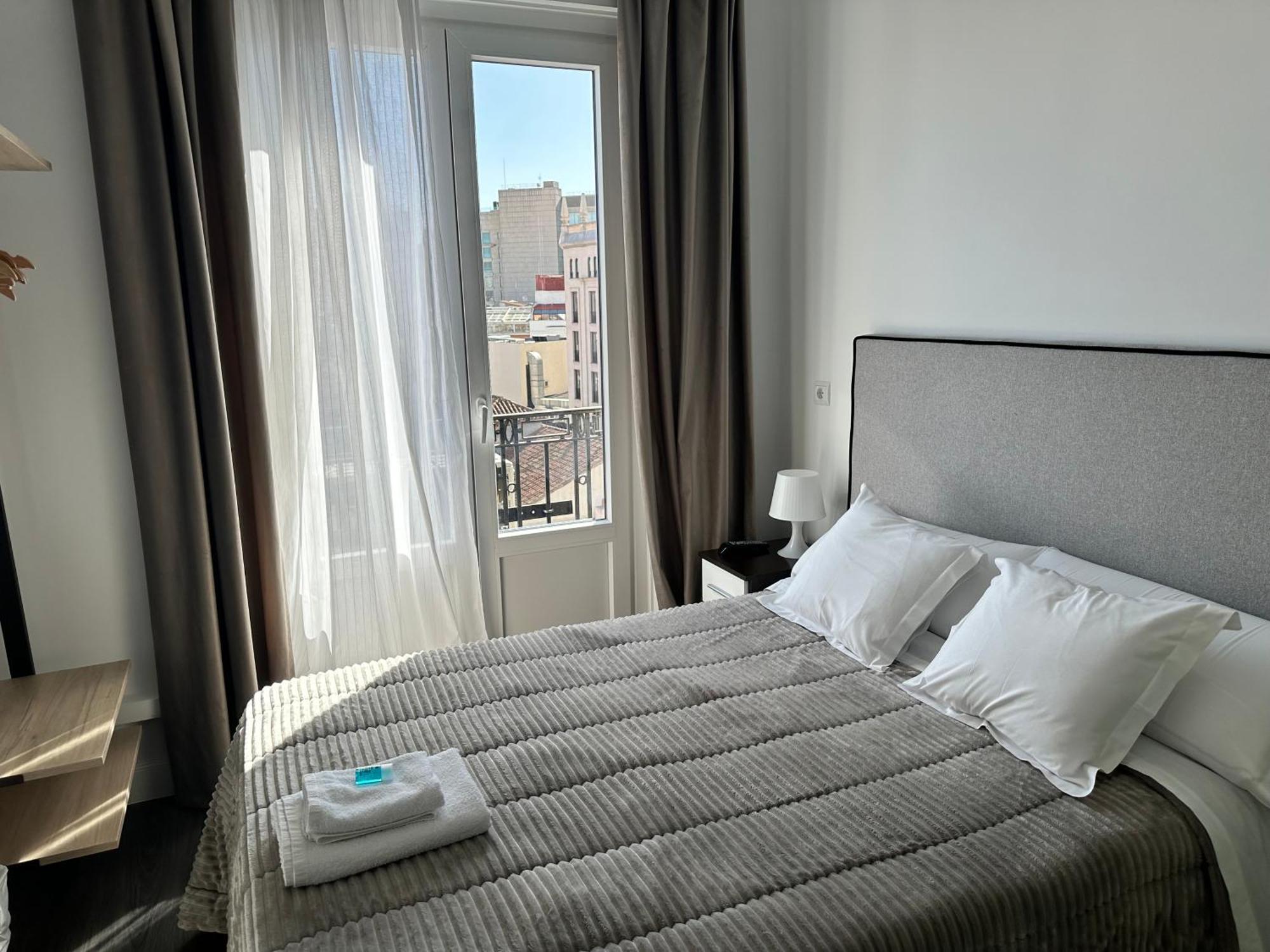 Hostal Besaya Madrid Dış mekan fotoğraf