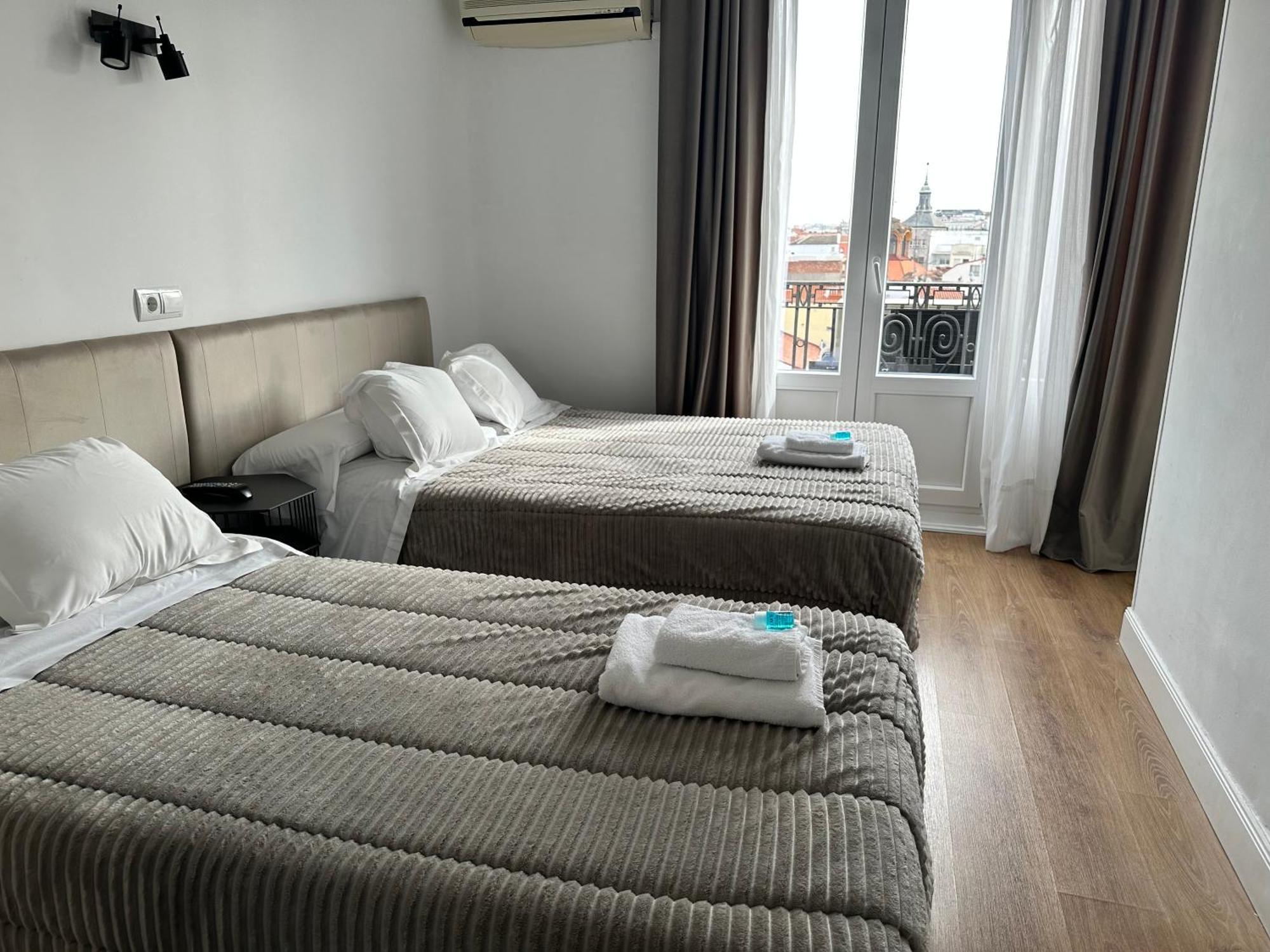 Hostal Besaya Madrid Dış mekan fotoğraf