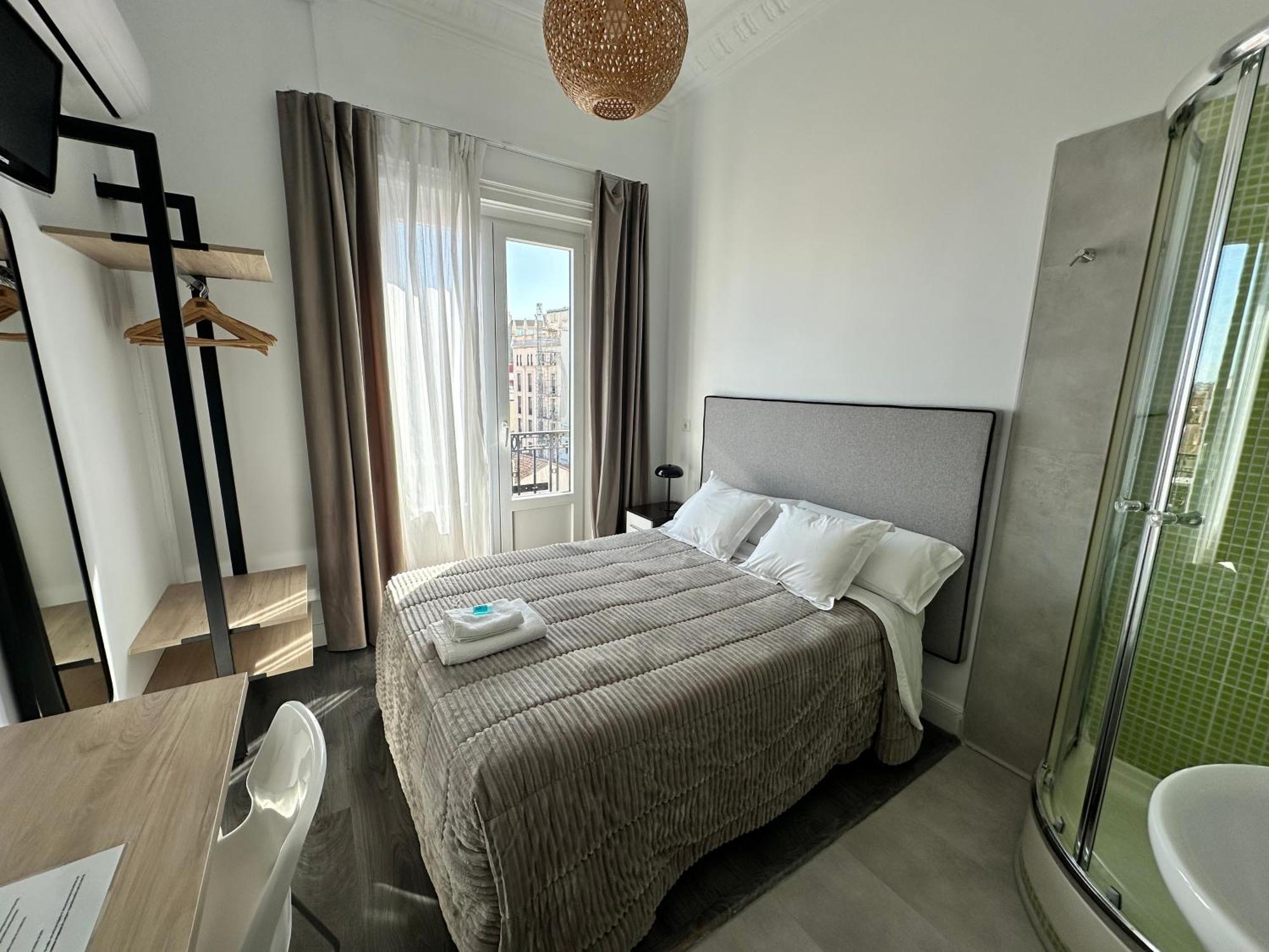 Hostal Besaya Madrid Dış mekan fotoğraf