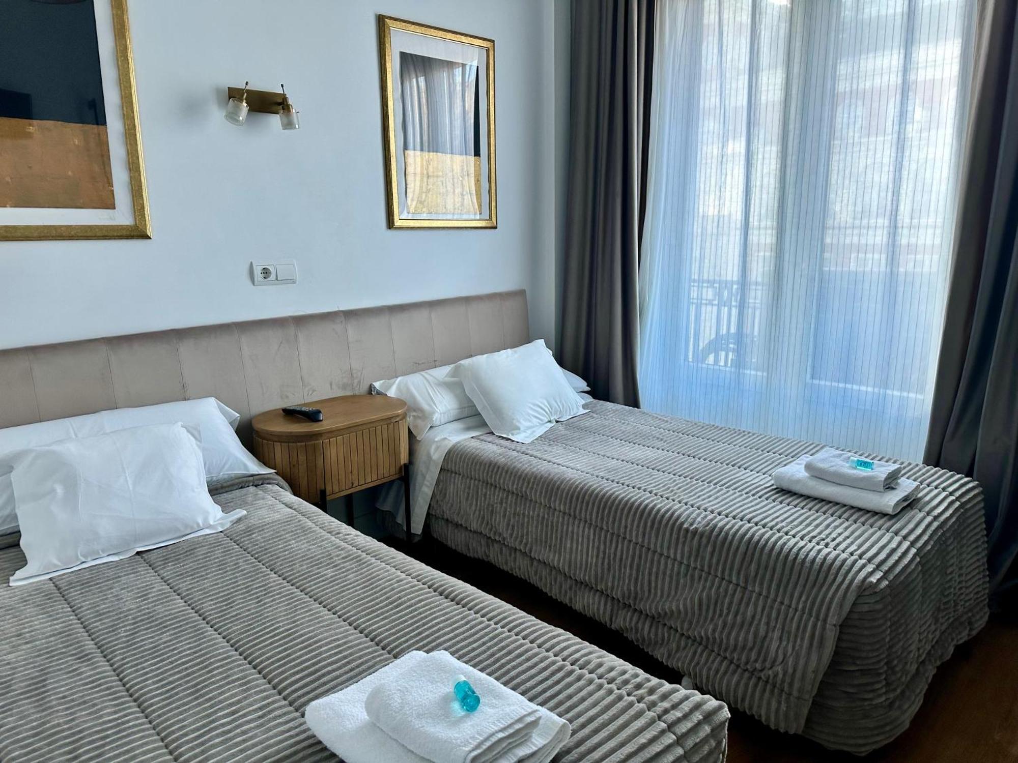 Hostal Besaya Madrid Dış mekan fotoğraf