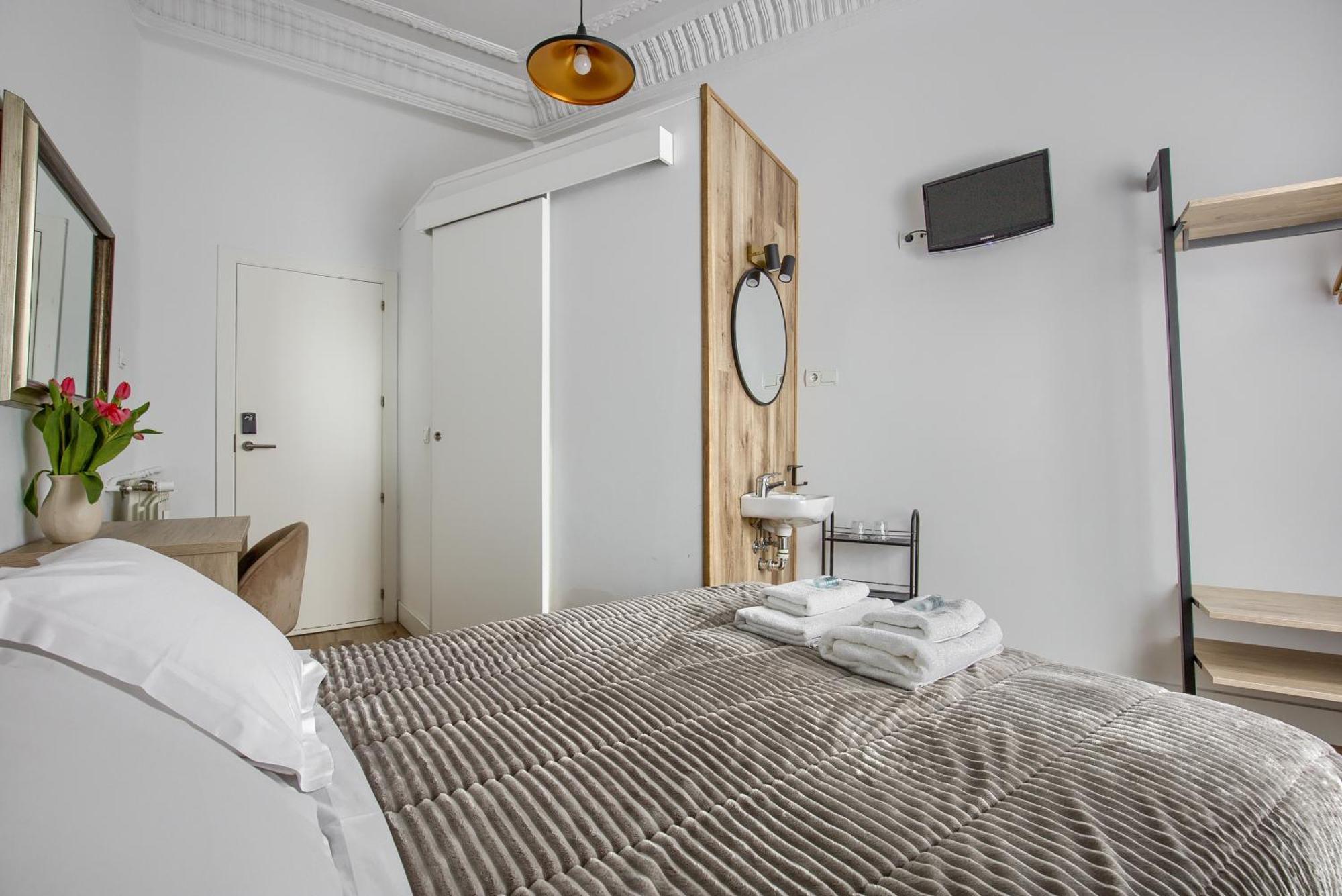 Hostal Besaya Madrid Dış mekan fotoğraf