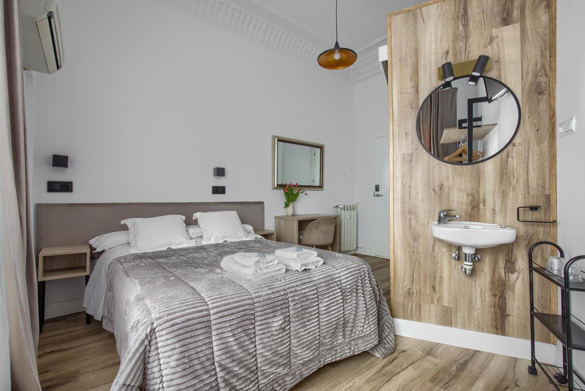 Hostal Besaya Madrid Dış mekan fotoğraf